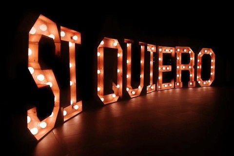 Alquiler de letras luminosas para bodas y otros eventos especiales